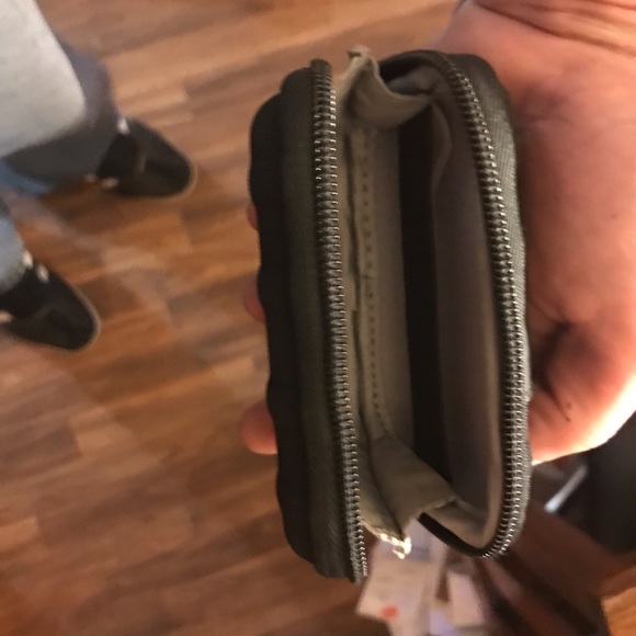 LUMIX camera and video recorder - Picture 3 of 3